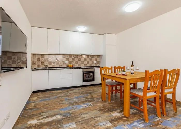 Apartments Larst