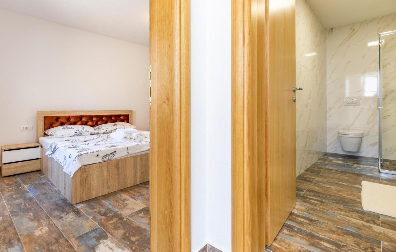 Larst Apartment *