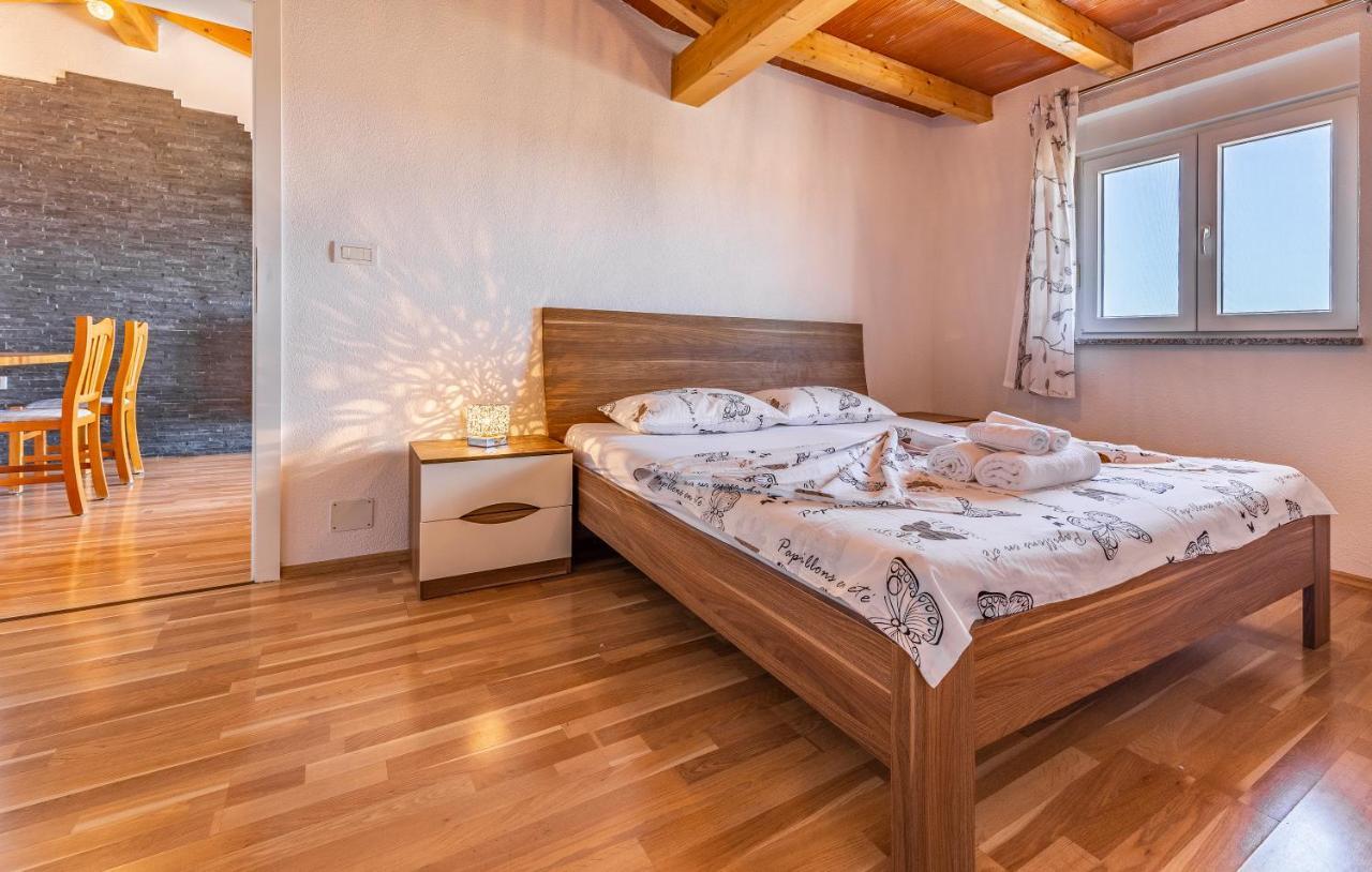Larst Apartment *