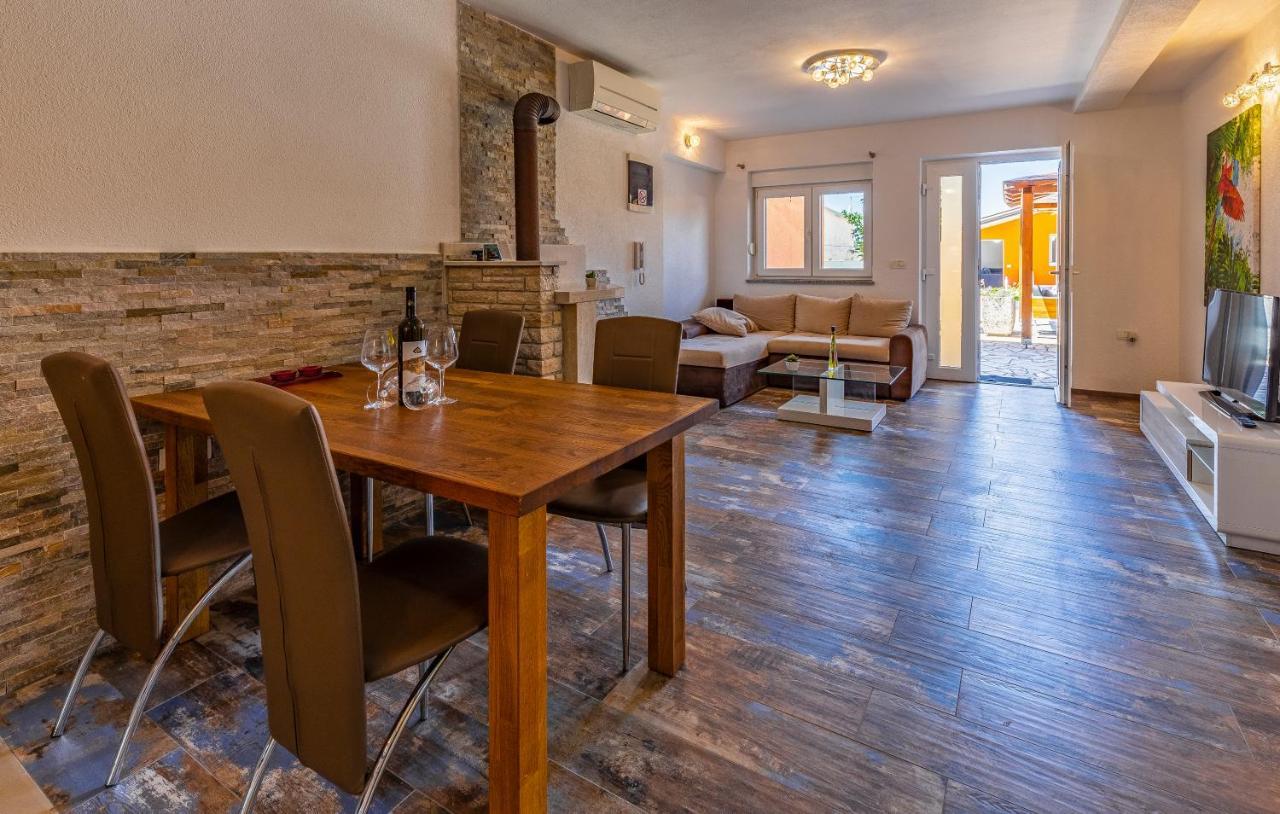 Apartment Larst *
