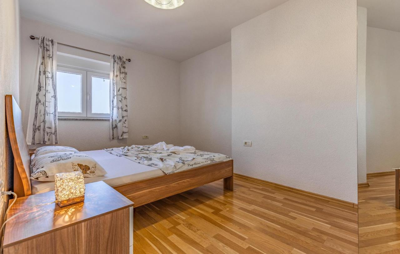 Larst Apartment *