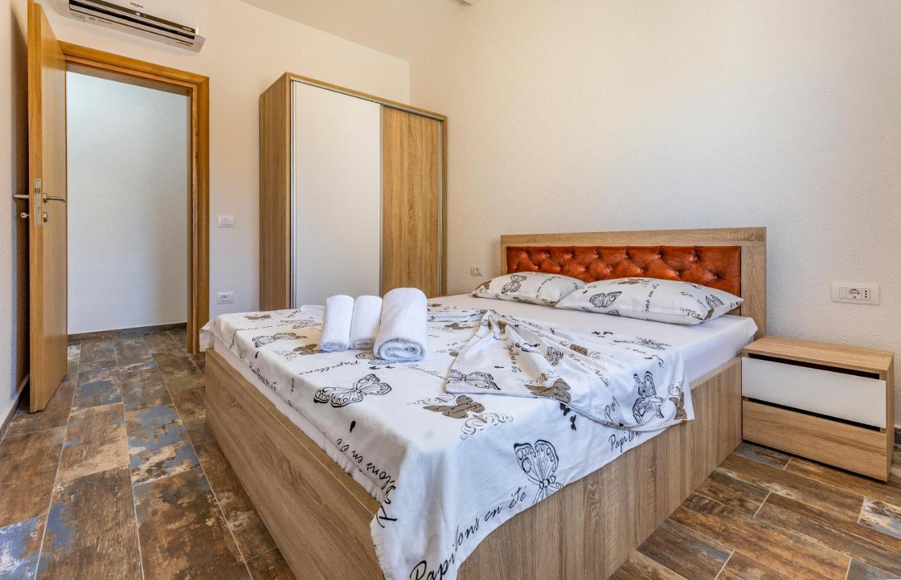 Larst Apartment *
