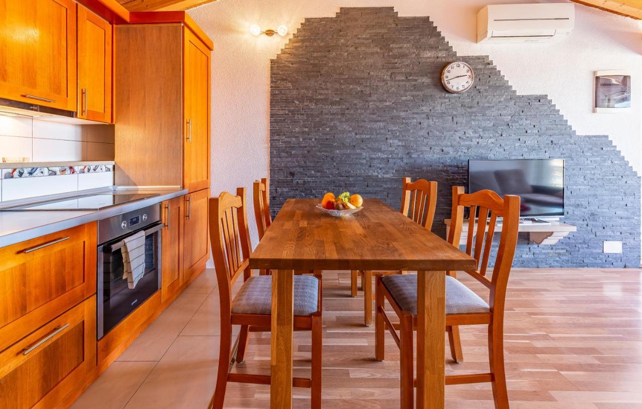 Larst Apartment *