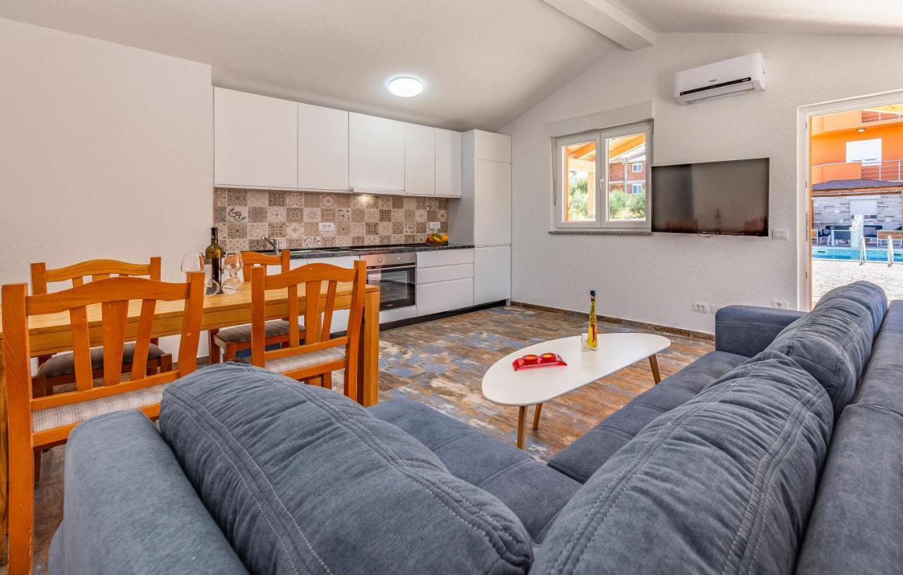 Larst Apartment *